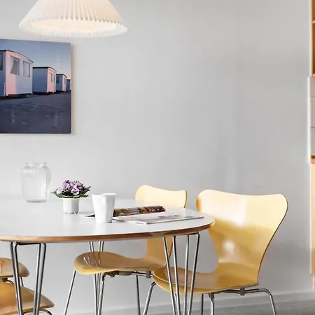 2 Bedroom Stunning In *